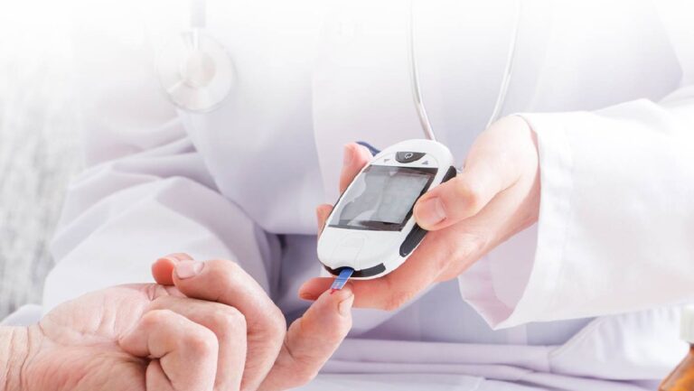 ডায়াবেটিসে আক্রান্ত মানুষের সংখ্যা ১০ বছরে দ্বিগুণ | ডায়াবেটিস ঝুঁকি ও প্রতিকার