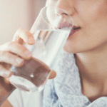 শীতকালে কম জল খাচ্ছেন? নীরবে শরীরে বাসা বাঁধছে বিপদ