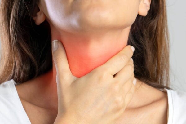 গলা ব্যথার উপশনে ৯টি সহজ ও কার্যকর ঘরোয়া উপায় | শীতে দ্রুত আরাম পাওয়ার টিপস