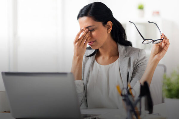 ডিজিটাল যুগে চোখের ঝুঁকি বাড়ছে চোখ সুস্থ রাখতে কার্যকর করণীয়